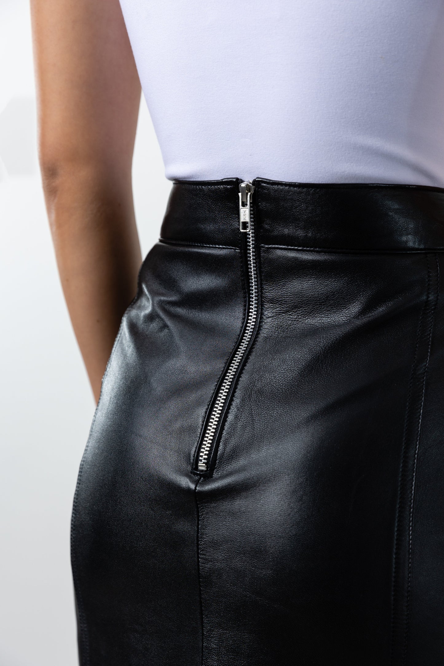 ROME LEATHER HIGH WAISTED KNEE LENGTH SKIRT